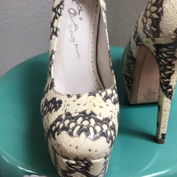 Alice and Olivia Snake Skin Heels! - Picture 6 of 6